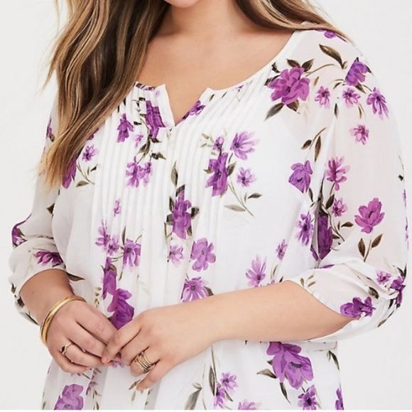 Torrid WHITE FLORAL CHIFFON PINTUCK BLOUSE 3x - Picture 2 of 12